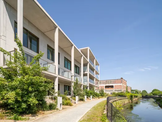 Woning Waterzicht (Vilvoorde) met 3 slaapkamers, terras en kleine tuin, foto van voorkant gebouw