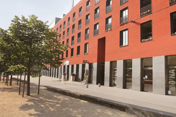 Grondaanzicht op de appartementen