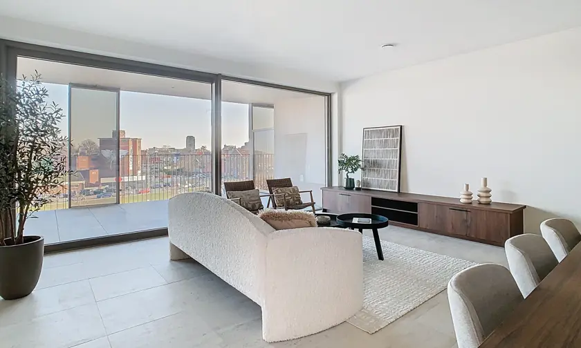 luxueus afgewerkt appartement met 2 slaapkamers, travertin afwerking en hoogwaardige materialen