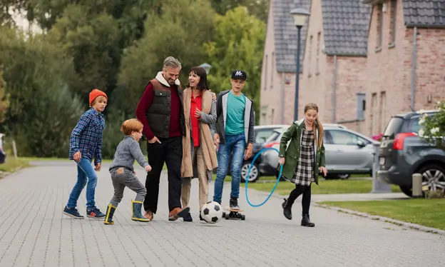 Straatbeeld met kinderen in De Pinte