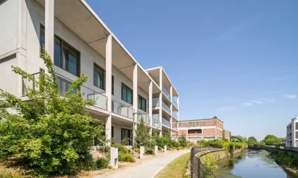 Woning Waterzicht (Vilvoorde) met 3 slaapkamers, terras en kleine tuin, foto van voorkant gebouw