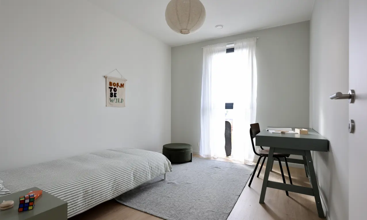 Broechem Kapelstraat Kijkwoningl20 Slaapkamer kinderkamer parket kussens gordijnen uitzicht ramen