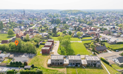 bouwgrond op een ruim perceel in een residentiële buurt