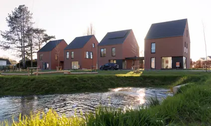 Vrijstaande nieuwbouwwoningen in de Matexi buurt in Haacht Scharent, met ruime tuinen en een waterpartij.