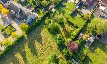 Bouwgrond Pater Cuypersstraat groot groen perceel in Nieuwerkerken