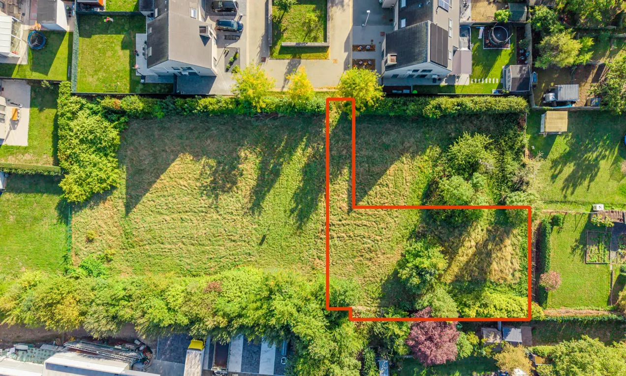 Bouwgrond Pater Cuypersstraat groot groen perceel in Nieuwerkerken