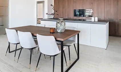 appartement aan het water met 2 slaapkamers luxueus afgewerkt in centrum Hasselt, ruime keuken in Notelaar